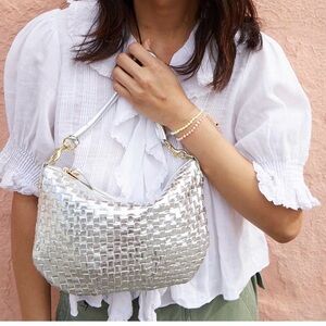 Clare V Petit Moyen Messenger Silver